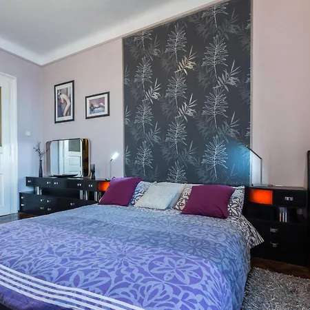 Charming In With Views *